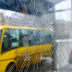 вандалы остановка стекло вандалы остановка стекло