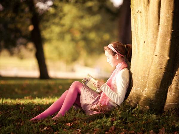 Коломна лето лес парк девочка книга Коломна лето лес парк девочка книга