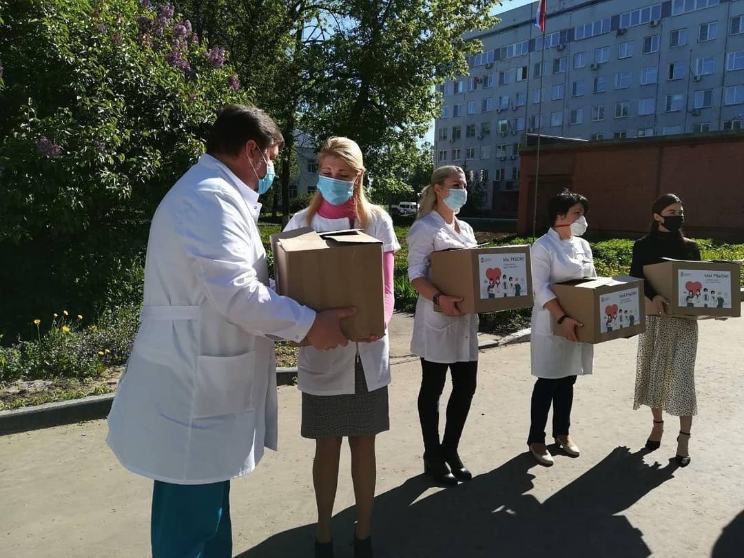 Новости Коломны Мэр Коломны: Передал медицинским работникам Коломенской ЦРБ, которые оказывают помощь пациент... #Коломна Фото (Коломна) Новости Коломны Мэр Коломны: Передал медицинским работникам Коломенской ЦРБ, которые оказывают помощь пациент... #Коломна Фото (Коломна) politika iz zhizni kolomnyi