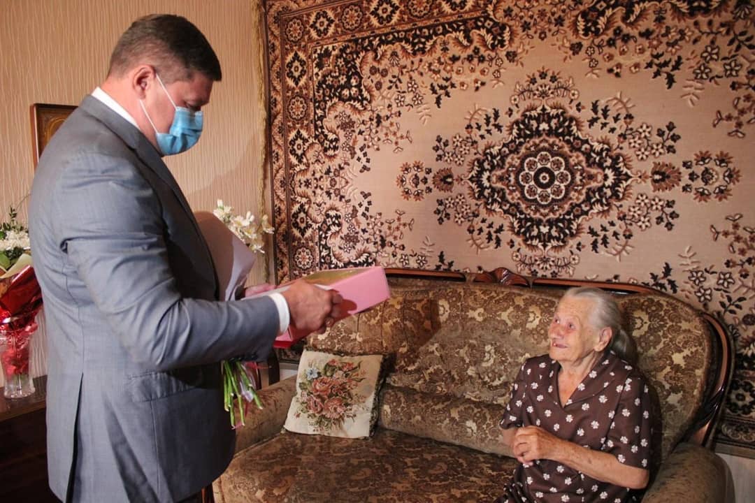 Новости Коломны Мэр Коломны: Поздравил с 95 летием труженицу тыла Клавдию Николаевну Филимонову. За её спиной... #Коломна Фото (Коломна) Новости Коломны Мэр Коломны: Поздравил с 95 летием труженицу тыла Клавдию Николаевну Филимонову. За её спиной... #Коломна Фото (Коломна) politika iz zhizni kolomnyi