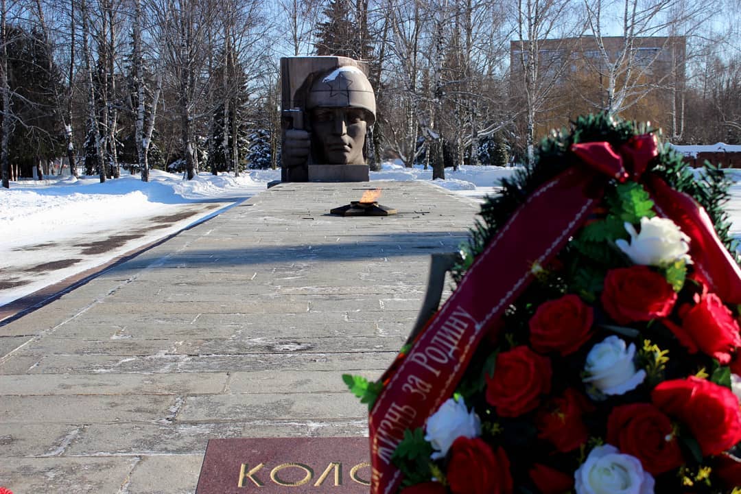 Мэр Коломны: Этот вечный огонь, нам завещанный одним, мы в груди храним… Возложением цветов ... #Коломна