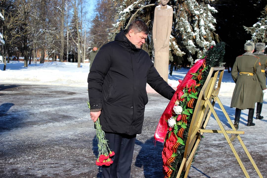 Мэр Коломны: Этот вечный огонь, нам завещанный одним, мы в груди храним… Возложением цветов ... #Коломна