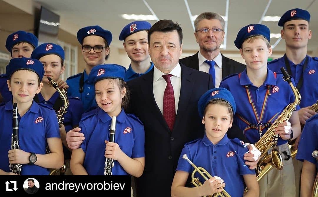 Мэр Коломны:
• • • • • •
Сегодня особенный праздник, в который хочу сказать спасибо нашим г… #Коломна