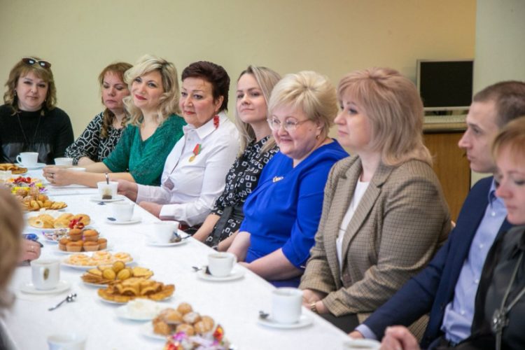 Глава Коломны вручил награды работникам культуры округа Глава Коломны вручил награды работникам культуры округа