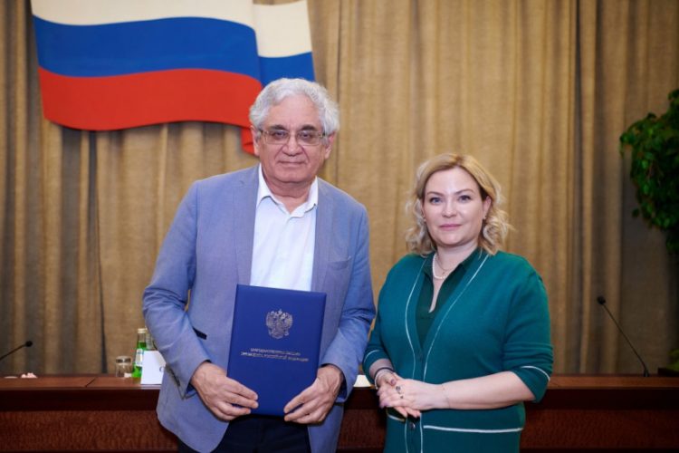 Профессор кафедры русского языка и литературы ГСГУ награжден благодарственным письмом президента России