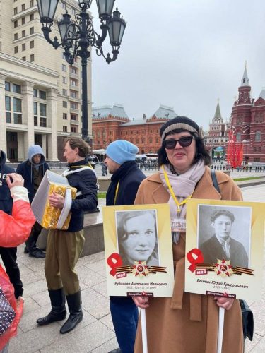 Врачи из Коломны в прямом эфире телеканала «Россия 1» с Манежной площади рассказали историю своей династии Врачи из Коломны в прямом эфире телеканала «Россия 1» с Манежной площади рассказали историю своей династии