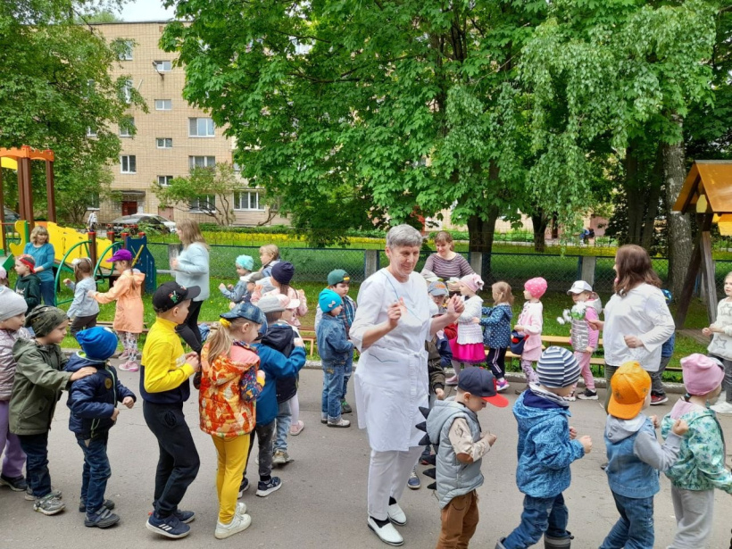 В инфекционном отделении №1 поздравили с праздником детей, которые находятся в больнице В инфекционном отделении №1 поздравили с праздником детей, которые находятся в больнице